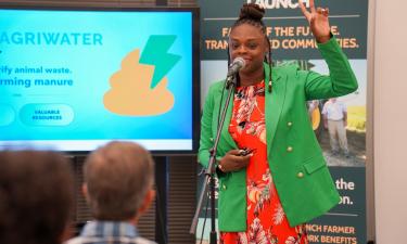 Bianca Bailey, of AgriWater, pitching her technology at AgLaunch event.